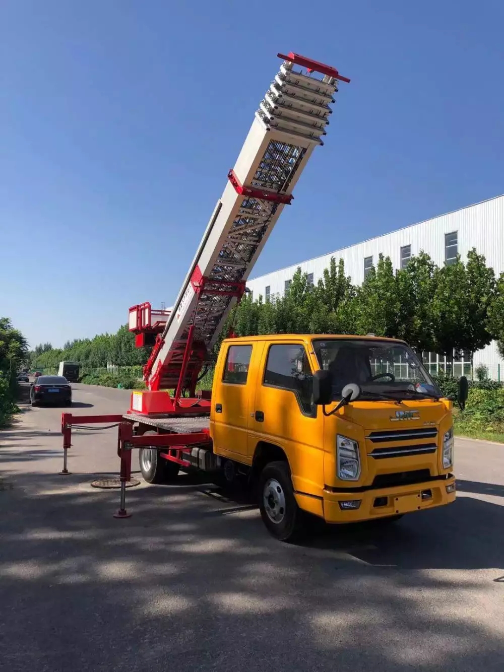 驿城附近的云梯车出租服务：轻松解决高空作业需求