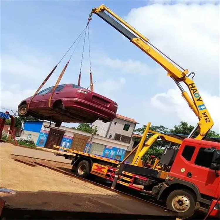 驿城吊车吊汽车的正确方法